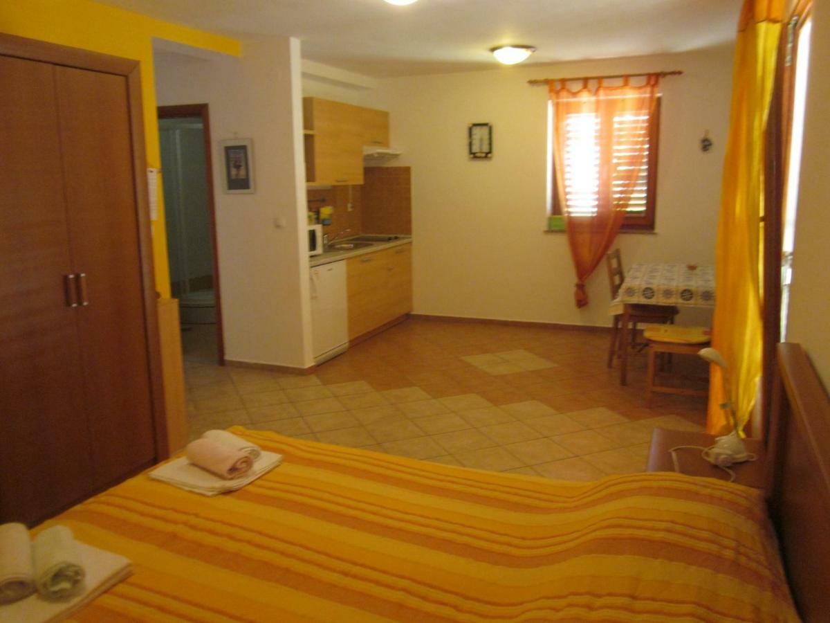 Apartmani Barbalic Dario Baška Екстериор снимка